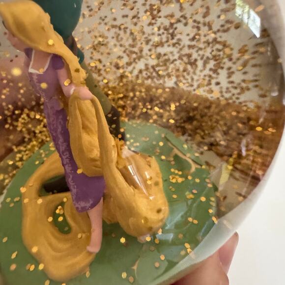 Disney Tangled Rapunzel and Flynn Rider I See The Light Musical Snow Globe RARE - Picture 7 of 8